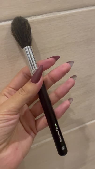 Bh Cosmetics Rounded Cheek Brush