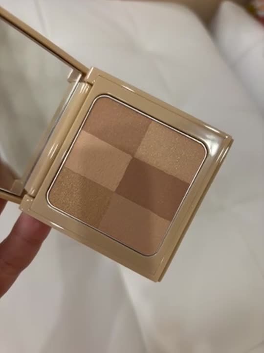 Пудра компактная Nude Finish Illuminating Powder BOBBI BROWN Пудры