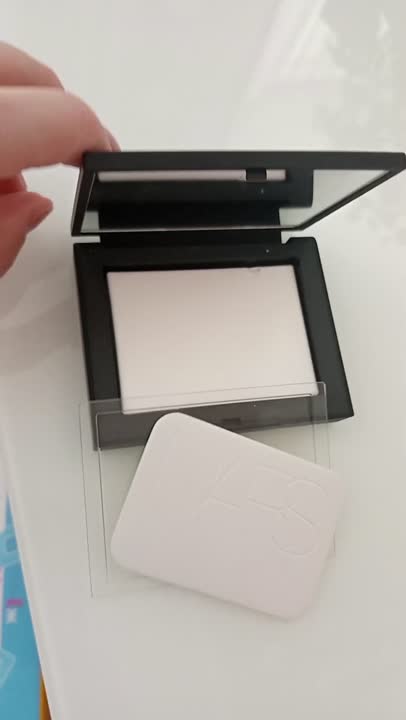 Пудры NARS Светоотражающая фиксирующая компактная пудра – купить в ...