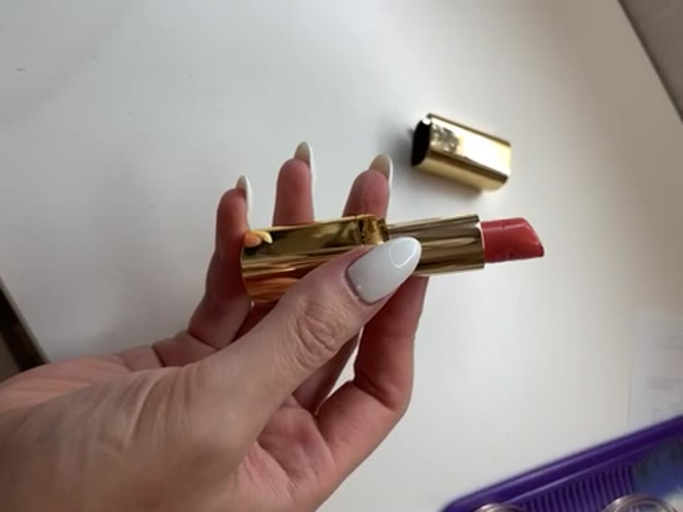 Помада L'ORÉAL PARIS Увлажняющая губная помада "Color Riche" – купить в ...