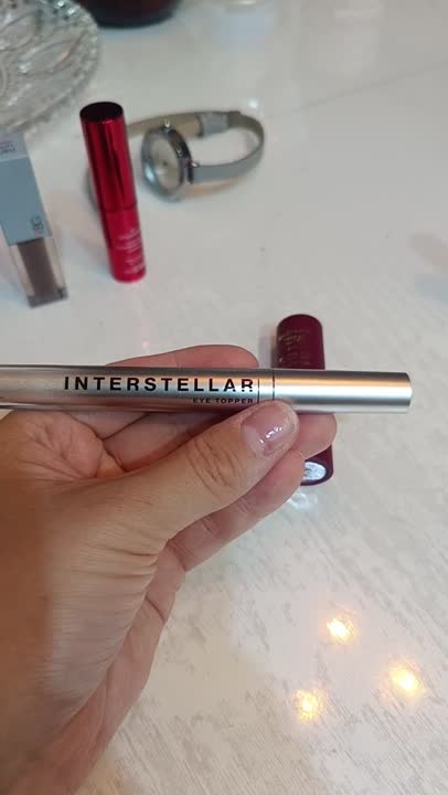 INFLUENCE BEAUTY Жидкие тени INTERSTELLAR c дуохромными сияющими ...