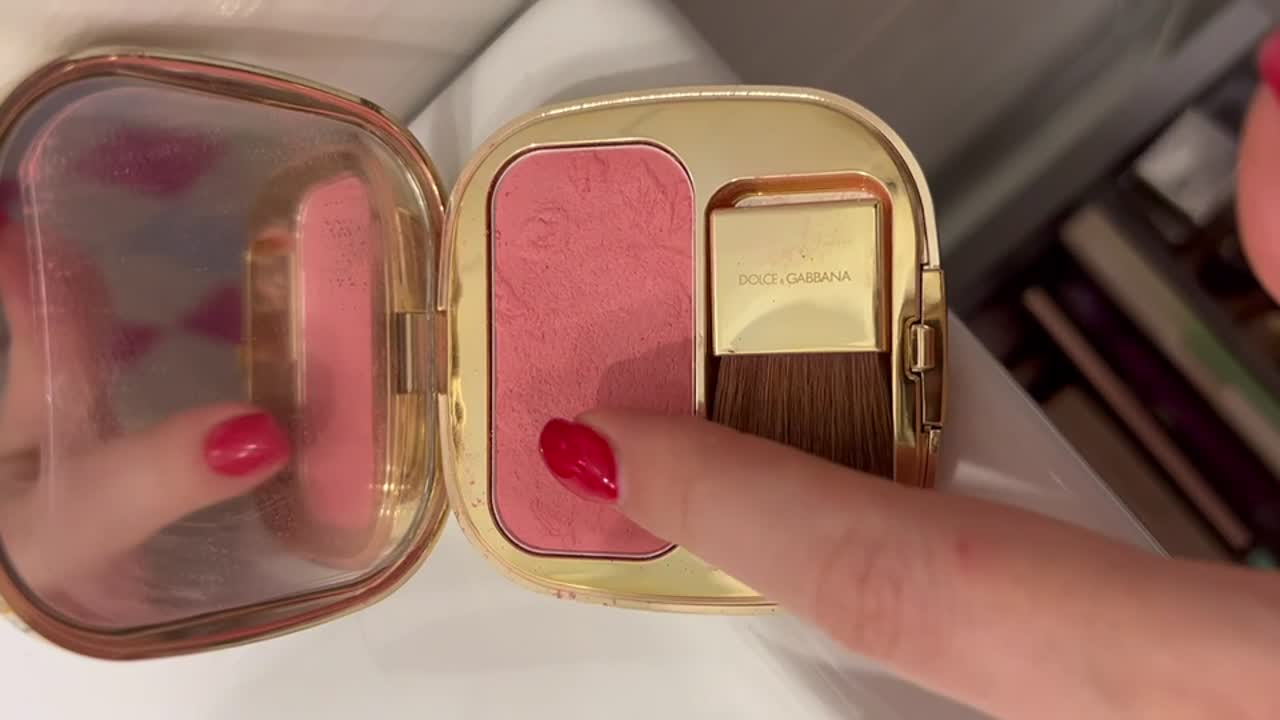 Румяна DOLCE&GABBANA Румяна с эффектом сияния BLUSH OF ROSES – купить в ...