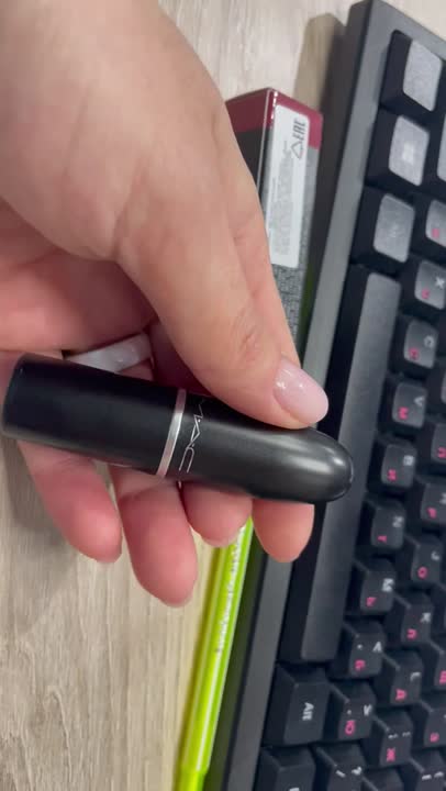 MAC Губная помада Lipstick купить по низким ценам в ЛЭТУАЛЬ