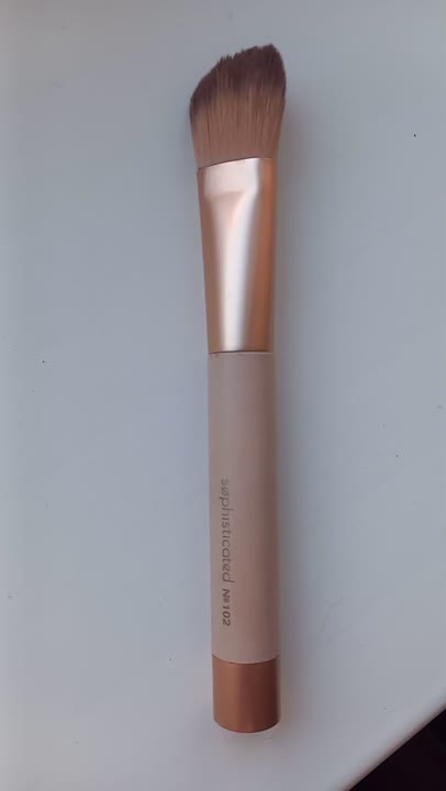 Кисть для лица ЛЭТУАЛЬ SOPHISTICATED Кисть для тональной основы с магнитной ручкой N102