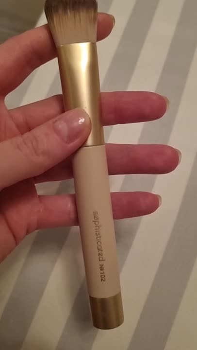 Кисть для лица ЛЭТУАЛЬ SOPHISTICATED Кисть для тональной основы с магнитной ручкой N102