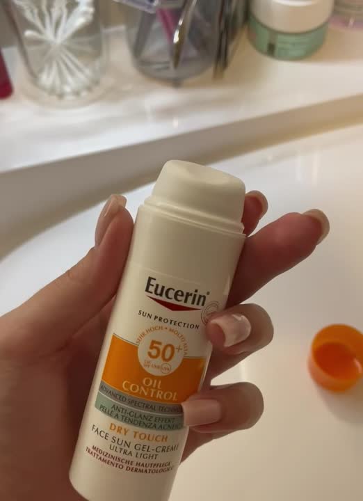 EUCERIN Солнцезащитный гель-крем для проблемной кожи лица Oil Control ...