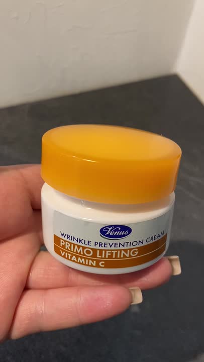 VENUS Крем для лица против первых морщин с эффектом лифтинга и ...