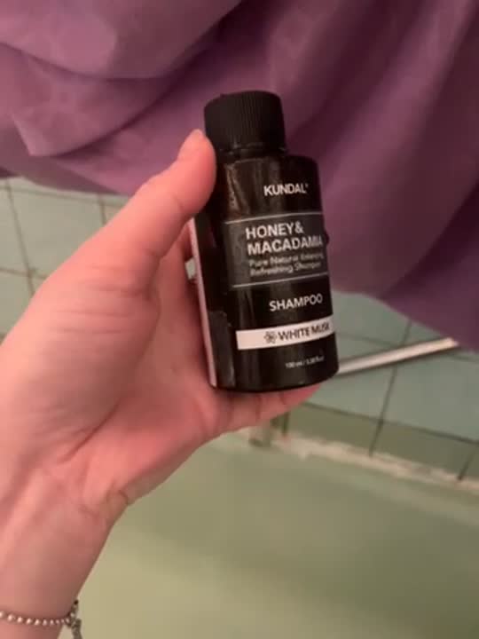 KUNDAL Шампунь для волос с ароматом Детской присыпки Honey & Macadamia ...