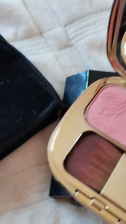DOLCE&GABBANA Румяна с эффектом сияния BLUSH OF ROSES, № 130 MOCHA, 5 г ...