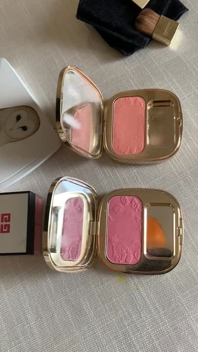 DOLCE&GABBANA Румяна с эффектом сияния BLUSH OF ROSES, № 130 MOCHA, 5 г ...