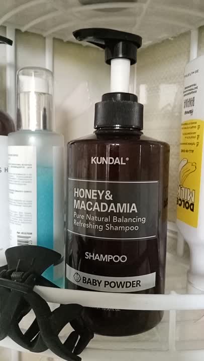 KUNDAL Шампунь для волос с ароматом Детской присыпки Honey & Macadamia ...