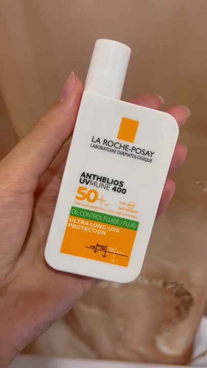 LA ROCHE-POSAY Anthelios Uvmune 400 Солнцезащитный матирующий флюид для ...