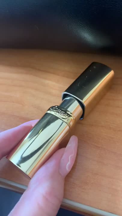 Помады L'ORÉAL PARIS Увлажняющая губная помада "Color Riche" – купить в ...