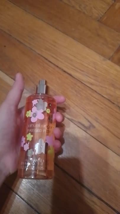 UNGARO Парфюмированный спрей для тела женский Sunkissed Petals ...