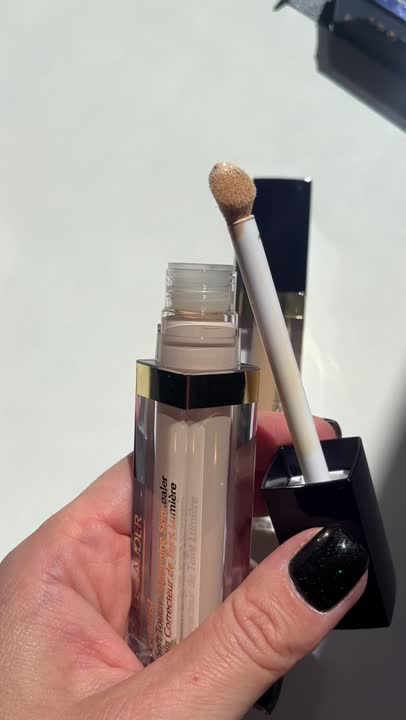 ESTEE LAUDER Консилер Soft Touch Brightening Skincealer купить по цене ...