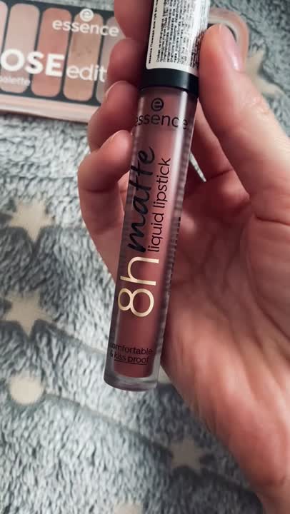 ESSENCE Жидкая матовая помада для губ 8h Matte, № 02 Silky Hazelnut, 2. ...