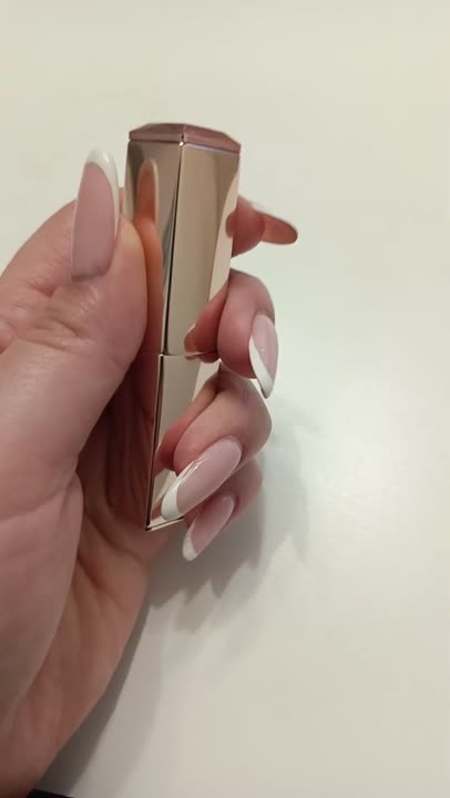 ESTEE LAUDER Ухаживающий оттеночный бальзам для губ Pure Color купить ...