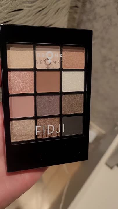 BRONX COLORS Палетка теней для век Fidji купить по цене 1679₽ в ЛЭТУАЛЬ