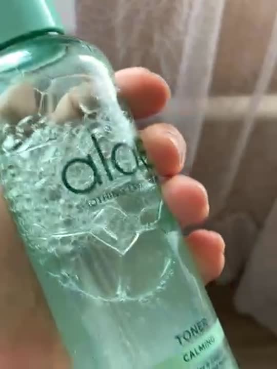 HOLIKA HOLIKA     Aloe Soothing Essence 98% Toner     1386