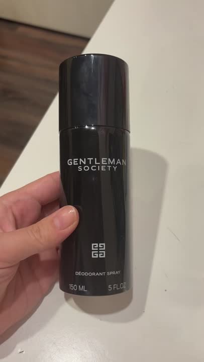 GIVENCHY Парфюмированный дезодорант-спрей Gentleman Society, 150